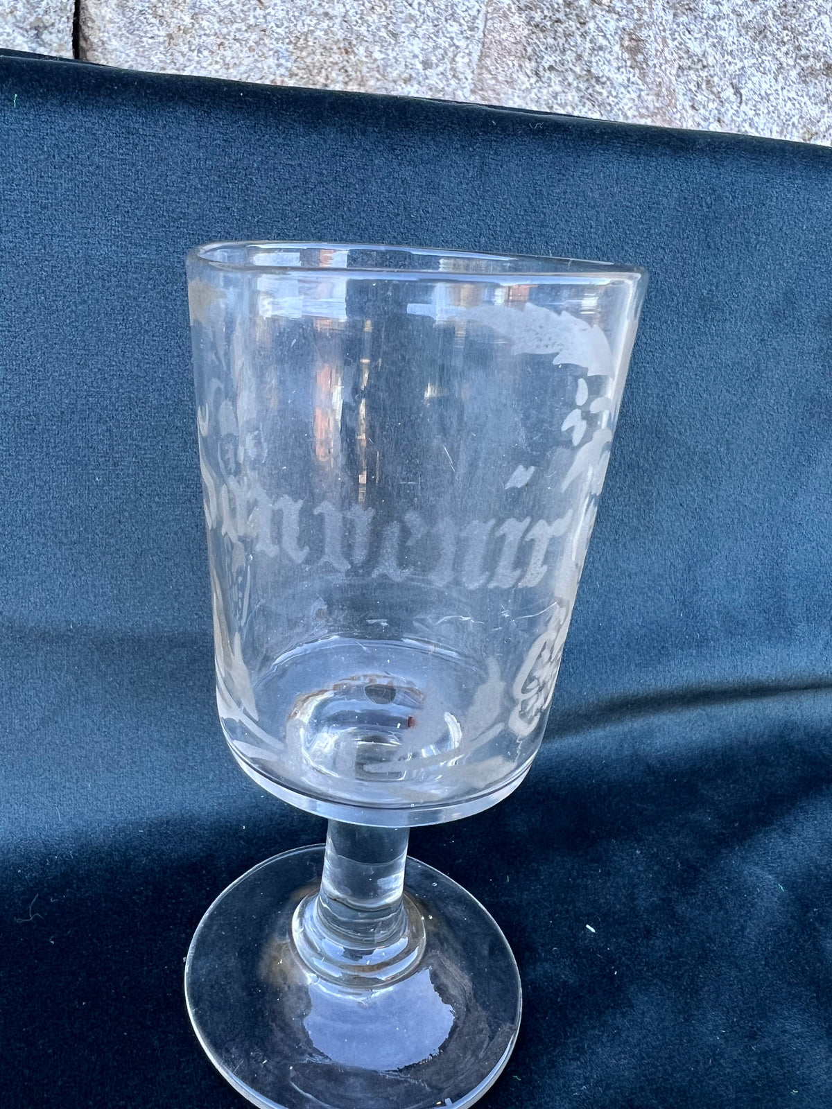 souvenir & amitie wine glasses
