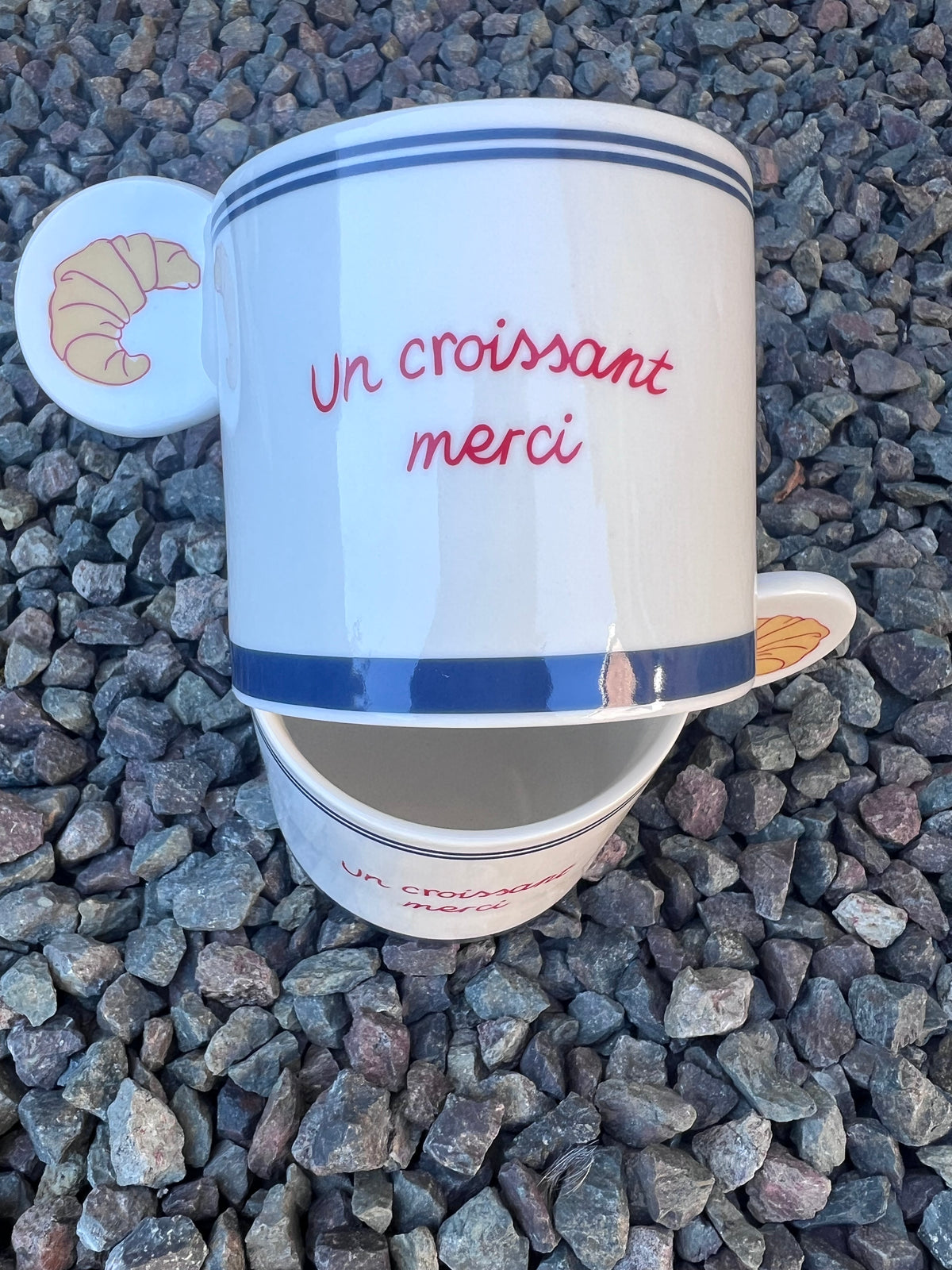 un croissant merci mugs
