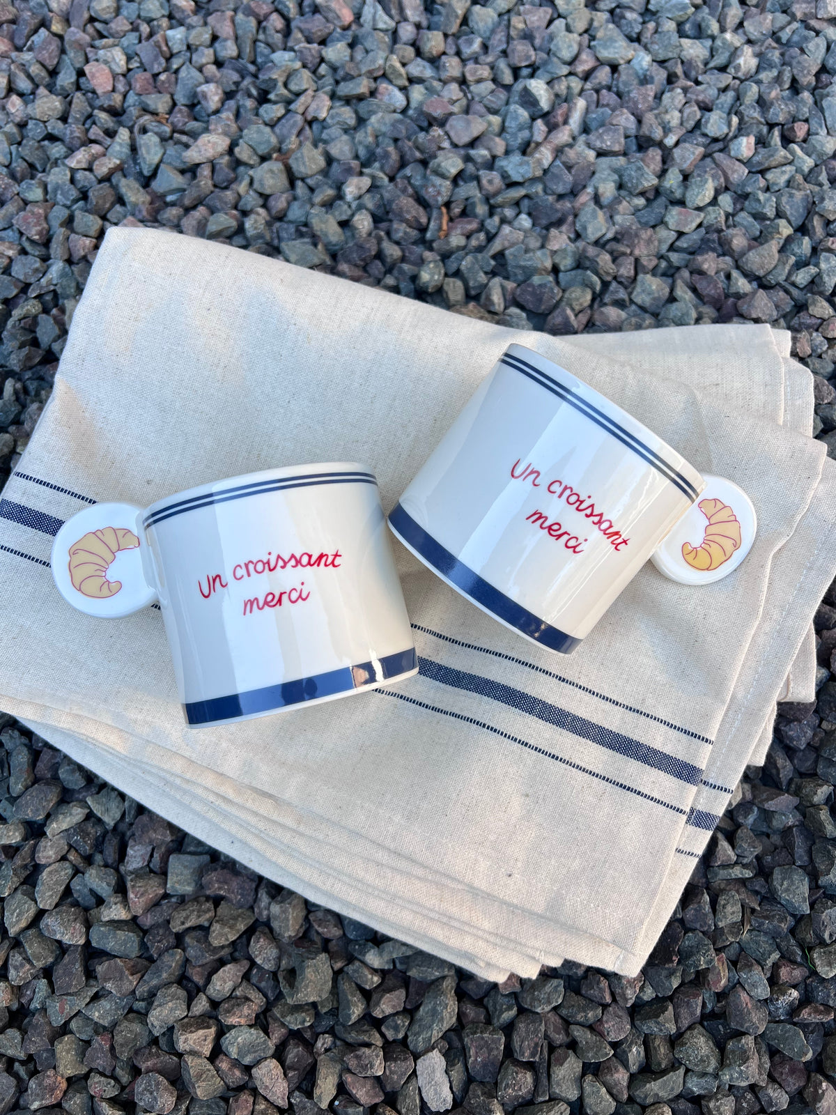 un croissant merci mugs
