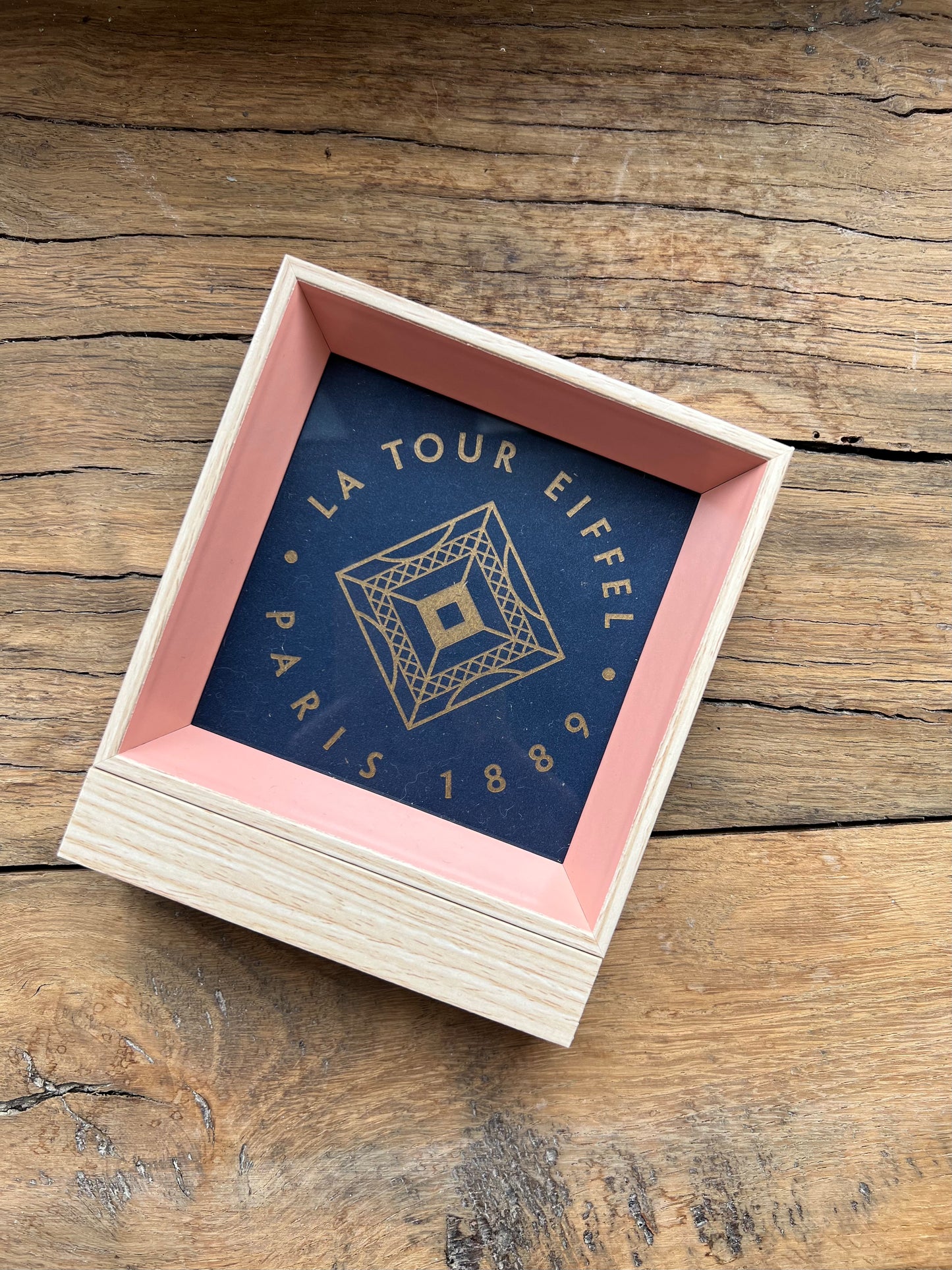 La Tour Eiffel framed logo 🗼